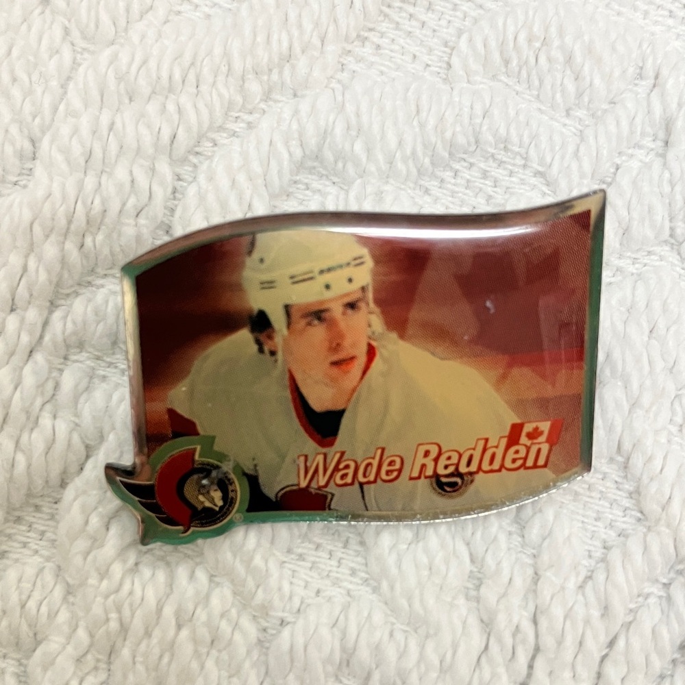 Vintage NHL lapel pins, set of 8 - Picture 8 of 10